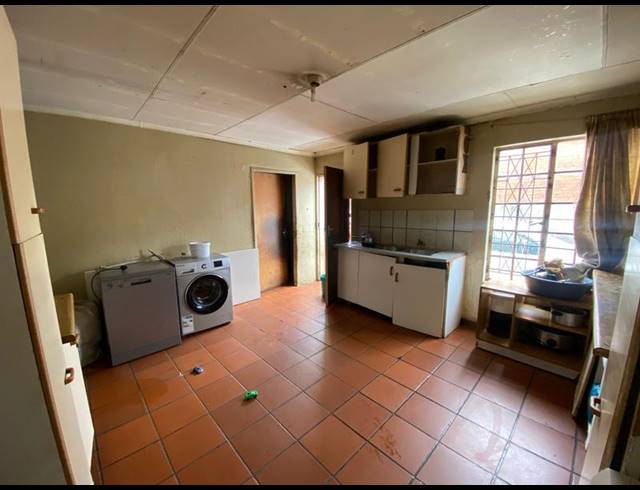 5 BEDROOM HOUSE FOR SALE IN VREDEDORP